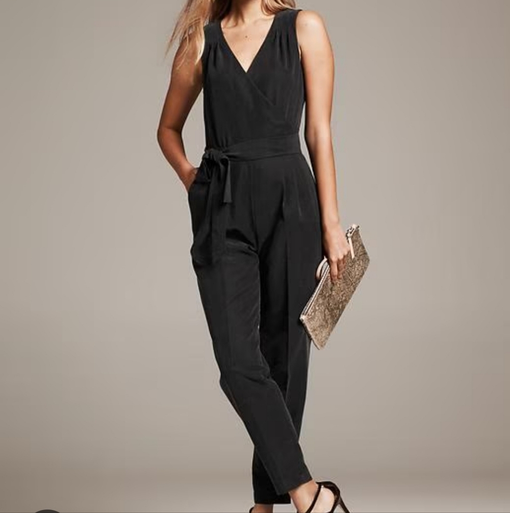 🆕 Banana Republic Monogram Black Silk Belted Jumpsuit Sz 8